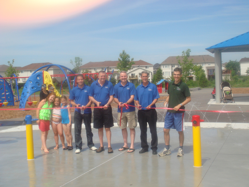 Splash pad opening / Ouverture de la pataugeoire