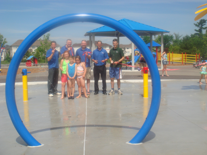 Splash pad opening / Ouverture de la pataugeoire